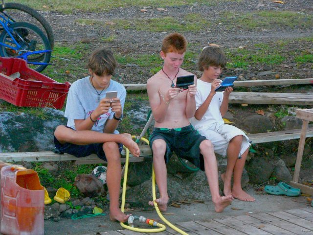 07- On leur a prete des gameboys! 